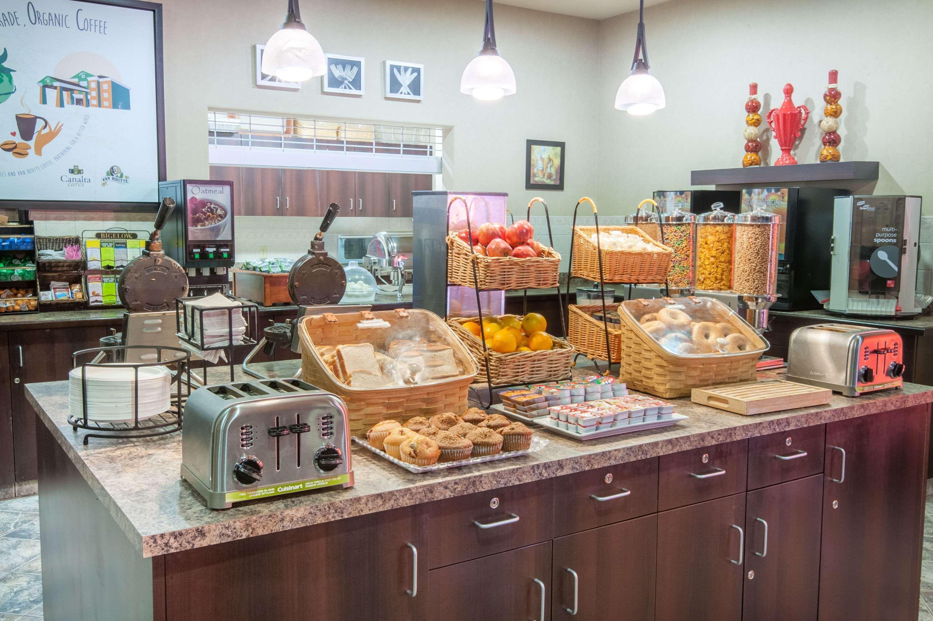 Ramada By Wyndham Drumheller Hotel & Suites Ngoại thất bức ảnh