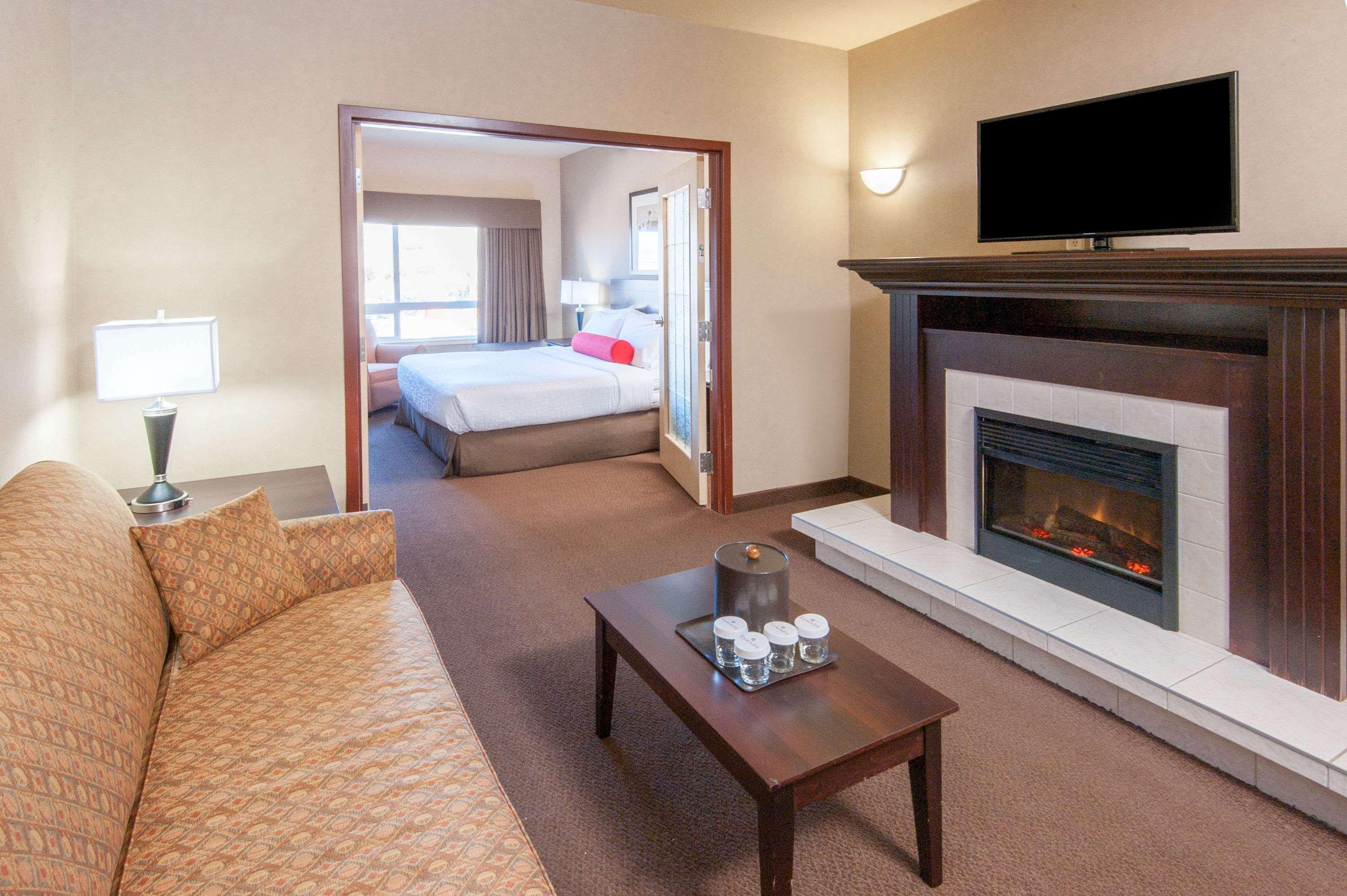 Ramada By Wyndham Drumheller Hotel & Suites Ngoại thất bức ảnh